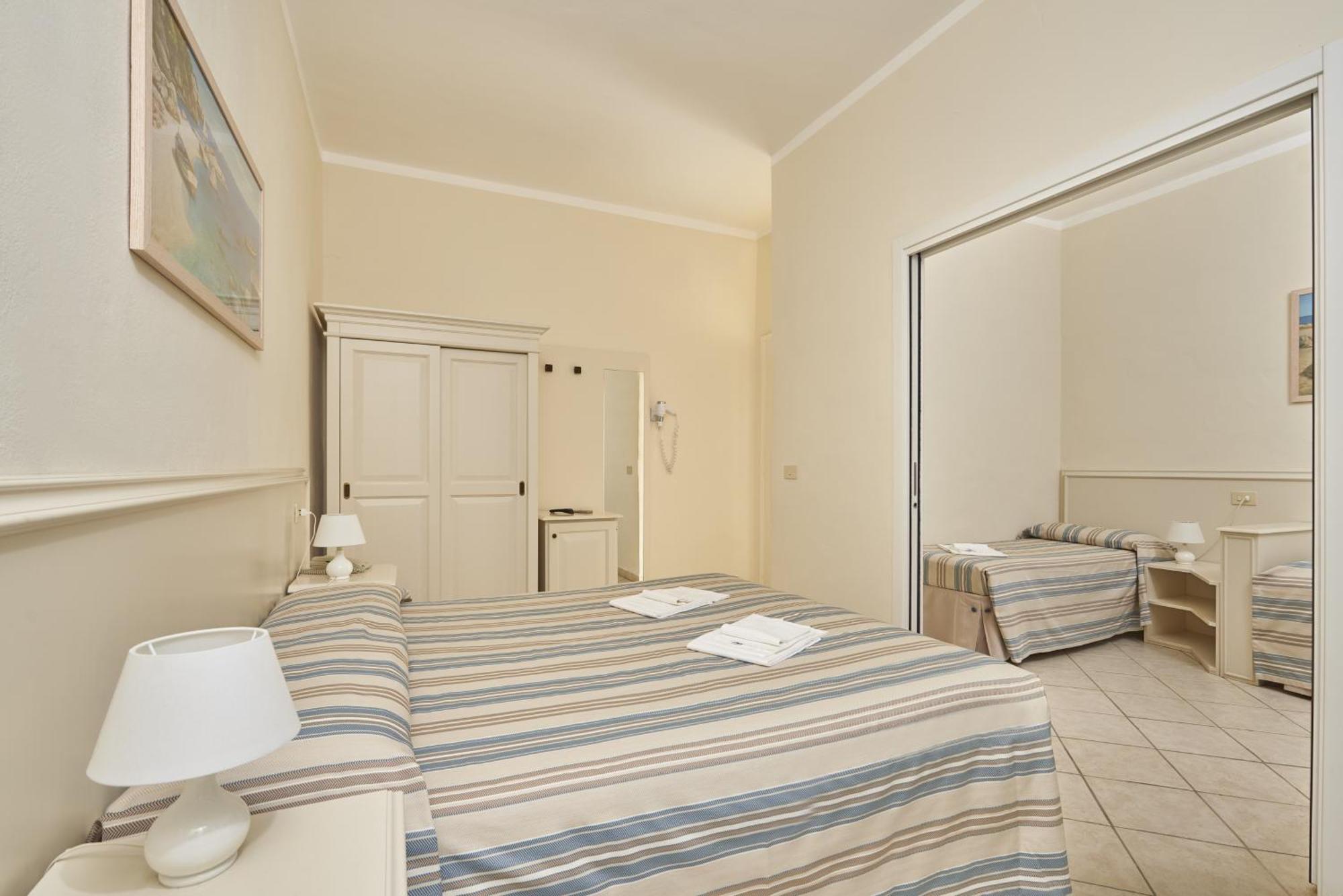 Hotel Villa Rodriguez Capoliveri  Exterior photo